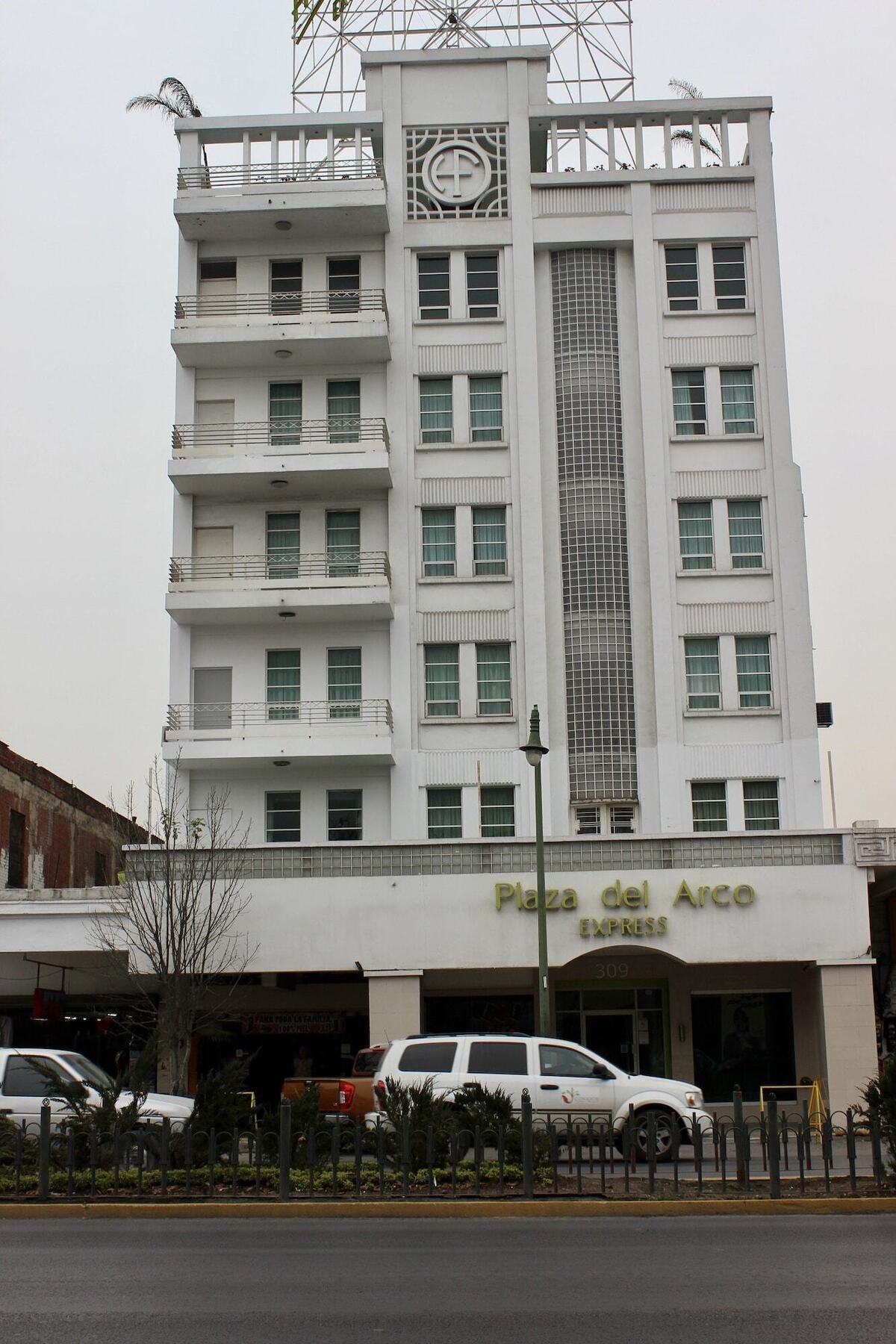 Hotel Plaza Del Arco Express مونتيري المظهر الخارجي الصورة